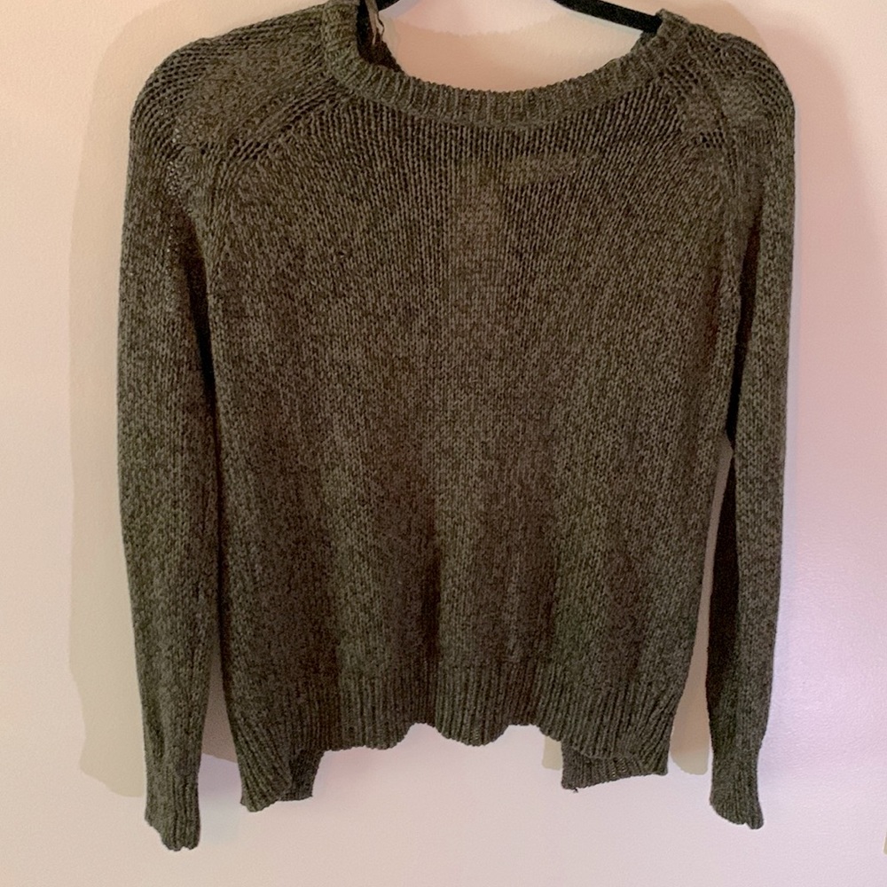 Cloth small green cold shoulder sweater with open back